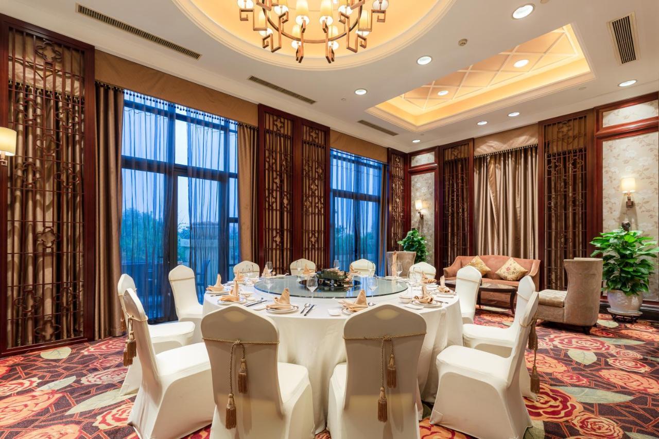 ยัวเวิล์ดอินเตอร์เนชั่นแนลคอนเฟเรนซ์เซนเตอร์ Hotel อี้วู ภายนอก รูปภาพ
